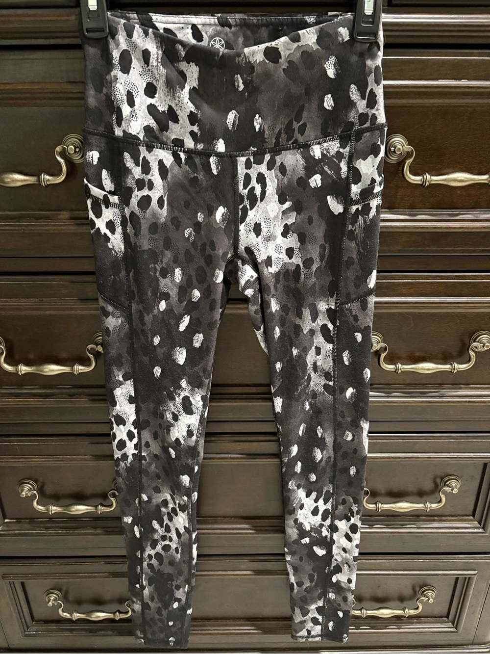 GAIAM Black & Gray Abstract Print 3/4 Compression High-Waist Leggings-Size XS